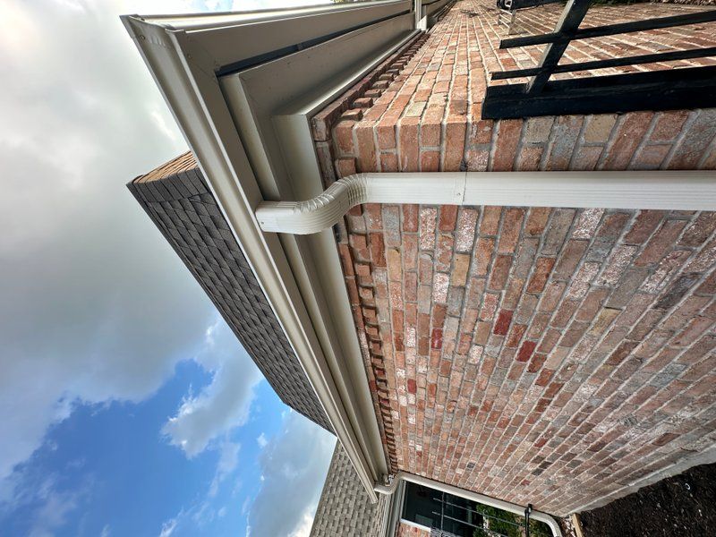 Hand-mitered seamless gutter corner detail
